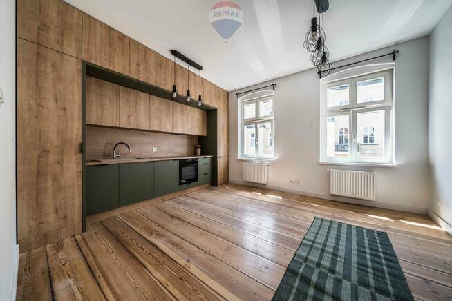 Ładna kawalerka kamienica winda Stare Miasto