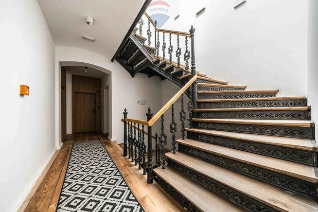 Ładna kawalerka kamienica winda Stare Miasto