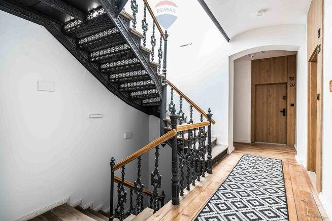 Ładna kawalerka kamienica winda Stare Miasto