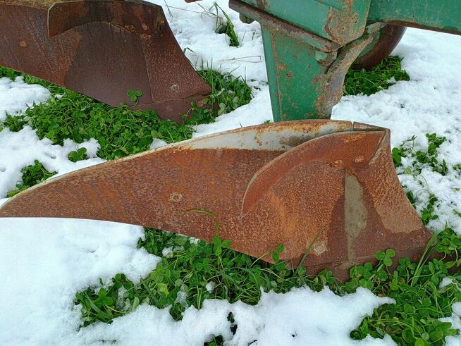 Sprzedam pługi 2 i czwórki jak i opryskiwacz ciągany 1litrów