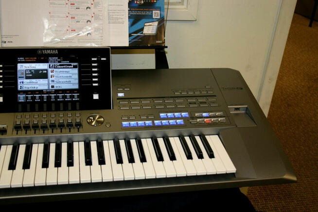 Yamaha Tyros 5 z 61 klawiszami