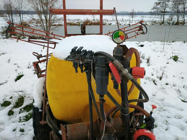 Sprzedam pługi 2 i czwórki jak i opryskiwacz ciągany 1litrów