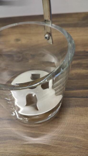 Szklane wiaderko na lód