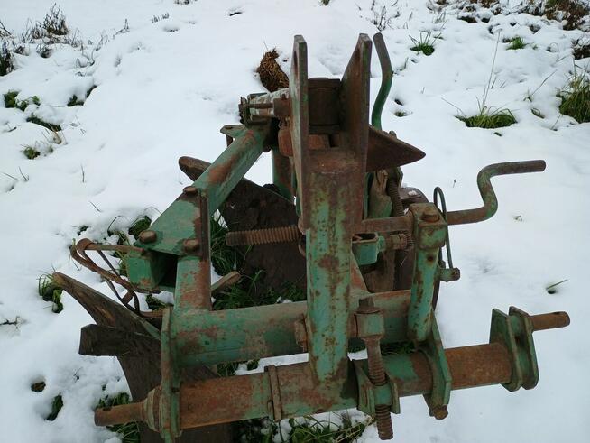 Sprzedam pługi 2 i czwórki jak i opryskiwacz ciągany 1litrów