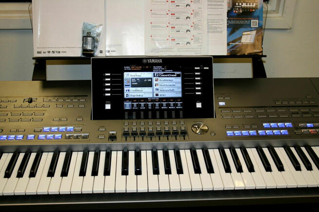 Yamaha Tyros 5 z 61 klawiszami