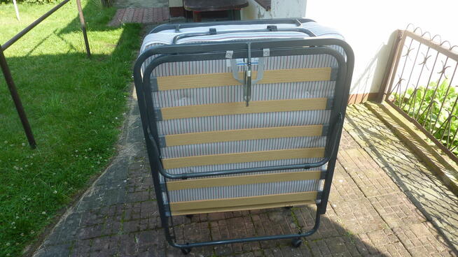 Składane łóżko polowe (turystyczne) z materacem.Stan b.dobr