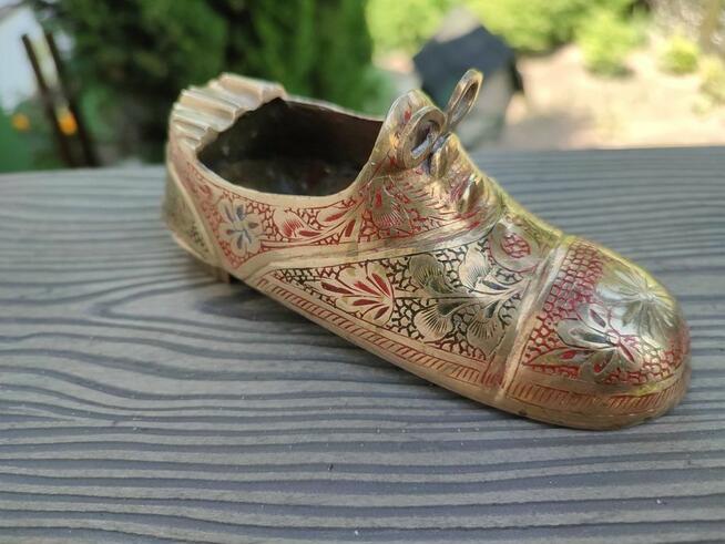 Popielniczka mosiężna - but