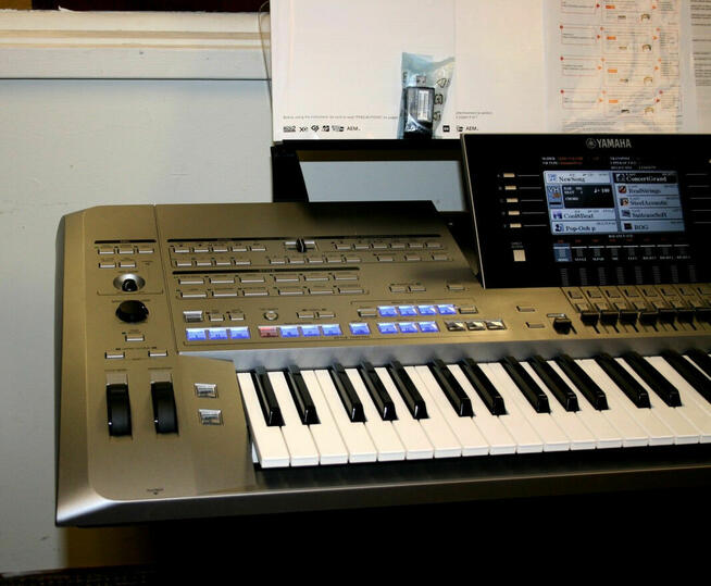 Yamaha Tyros 5 z 61 klawiszami