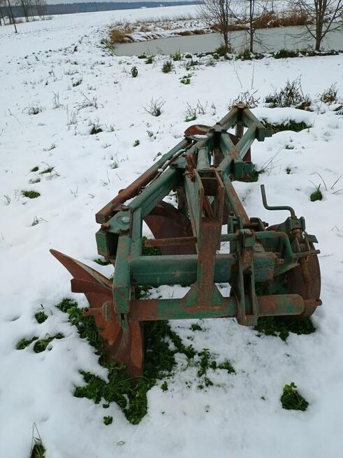 Sprzedam pługi 2 i czwórki jak i opryskiwacz ciągany 1litrów