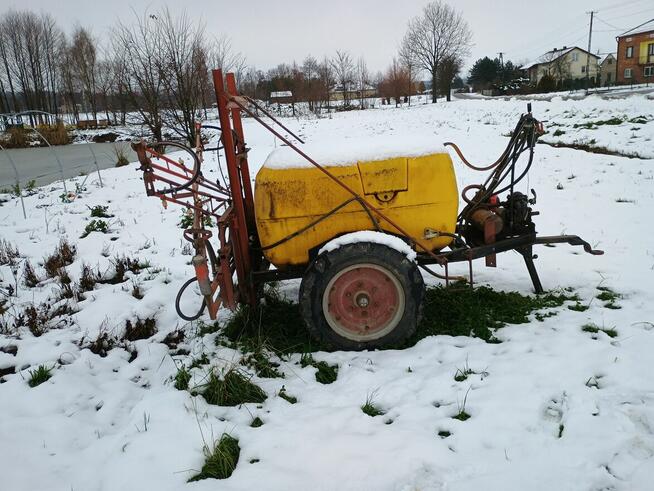 Sprzedam pługi 2 i czwórki jak i opryskiwacz ciągany 1litrów