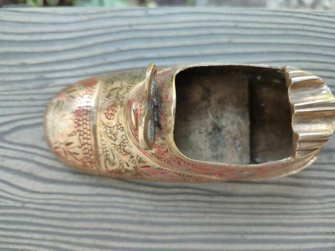 Popielniczka mosiężna - but