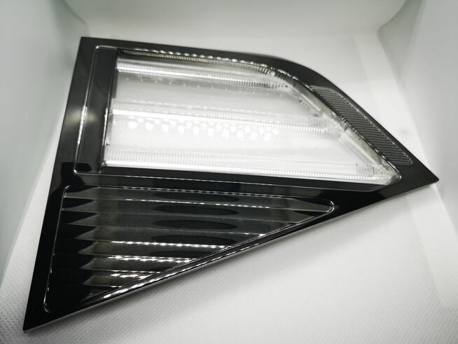 Wkład lampy LED lewy tył klapa Vitara III Lift 35702-86R00