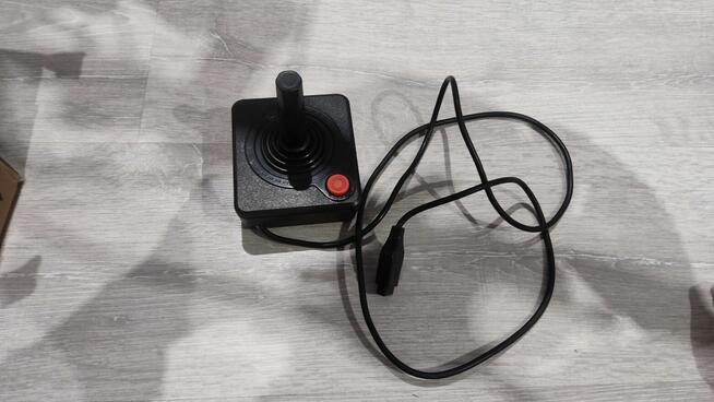 klasyczny joystick Atari CX40+.