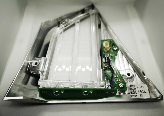 Wkład lampy LED prawy tył klapa Vitara III Lift 35701-86R00