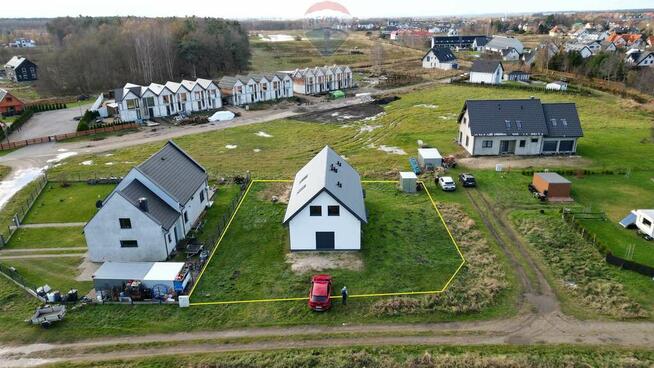 Dom jednorodzinny dwulokalowy.