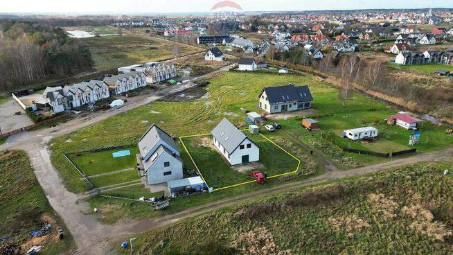 Dom jednorodzinny dwulokalowy.