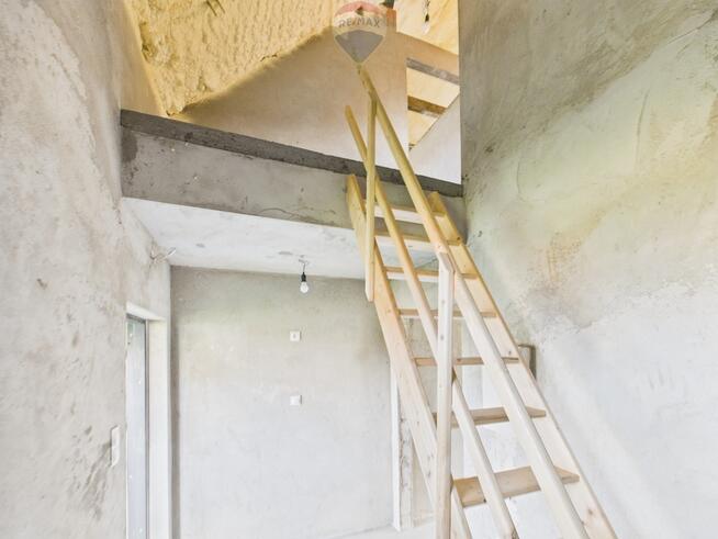 Dom jednorodzinny dwulokalowy.