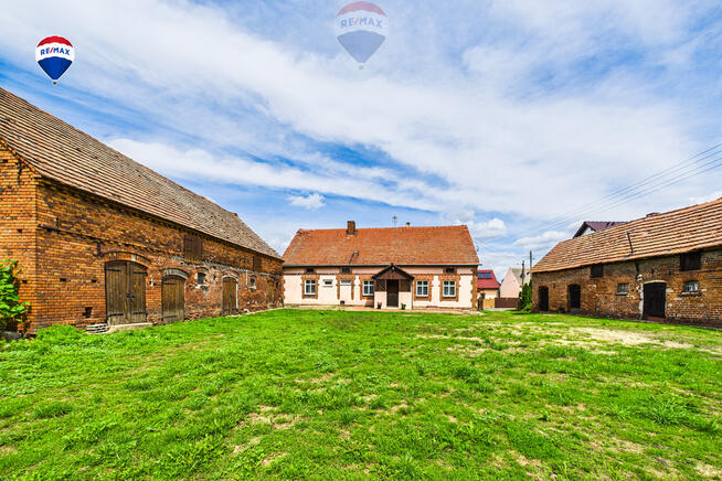 Dom z zabudowaniami, duża działka i wiejski klimat