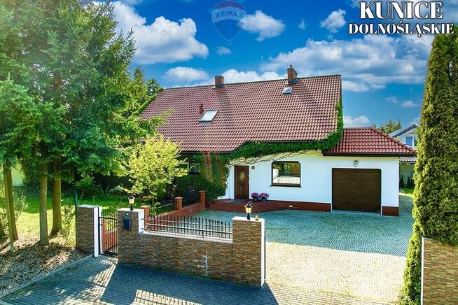 Dom z krytym basenem i pięknym ogrodem!