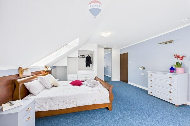 Dom z krytym basenem i pięknym ogrodem!