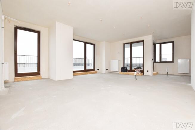 4 pokoje,3 m.postojowe,taras 40 m2,widok na Wawel