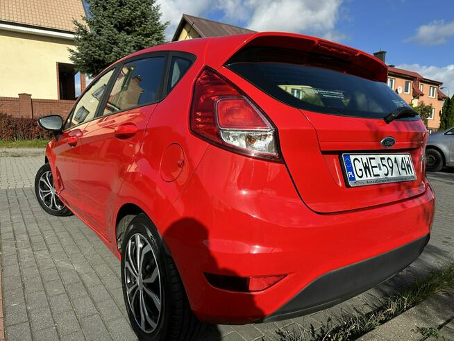Ford Fiesta 5 drzwi, podgrzewane fotele i szyba czołowa, isofix, niski przebieg
