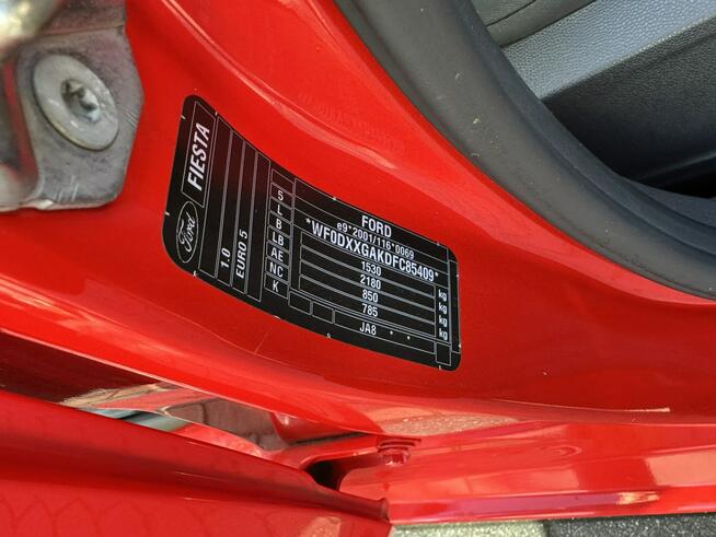 Ford Fiesta 5 drzwi, podgrzewane fotele i szyba czołowa, isofix, niski przebieg