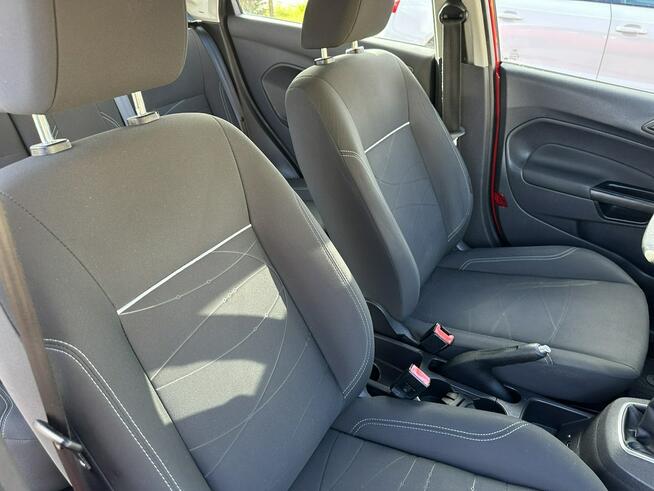 Ford Fiesta 5 drzwi, podgrzewane fotele i szyba czołowa, isofix, niski przebieg