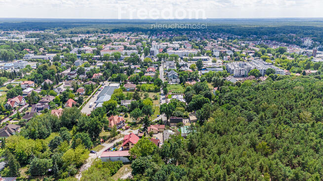 Działka 1379 m2 z zabudową 2 domów w Wesołej