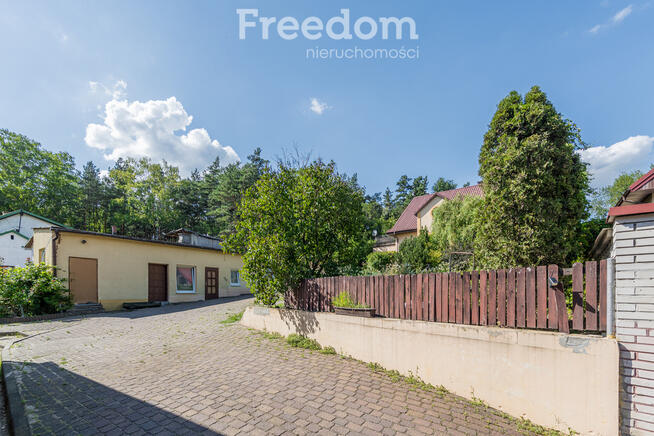 Działka 1379 m2 z zabudową 2 domów w Wesołej