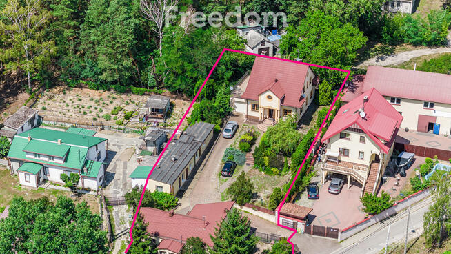 Działka 1379 m2 z zabudową 2 domów w Wesołej