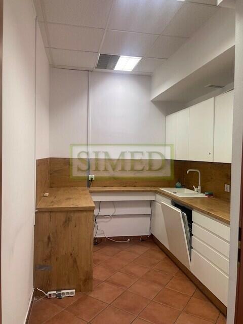 Dostep24h,recepcja,ochrona,parking,widne,wys.3m