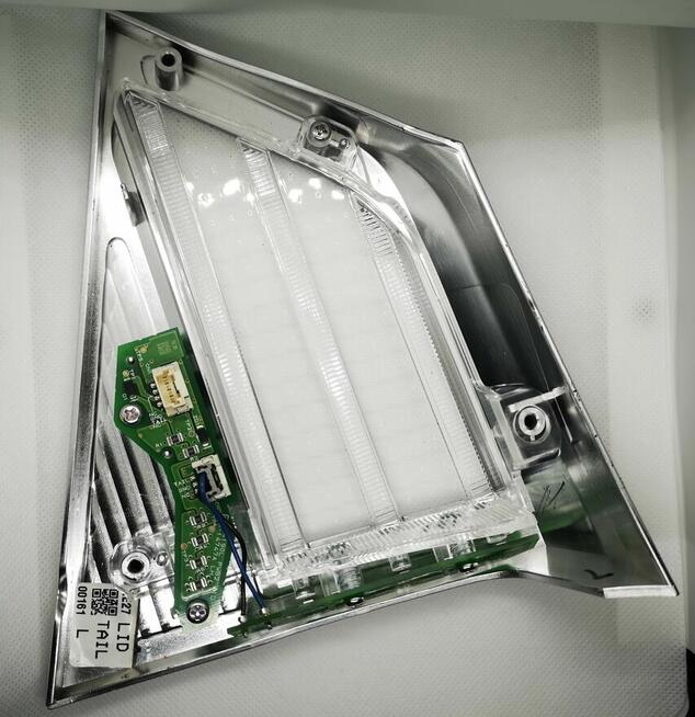 Wkład lampy LED lewy tył klapa Vitara III Lift 35702-86R00