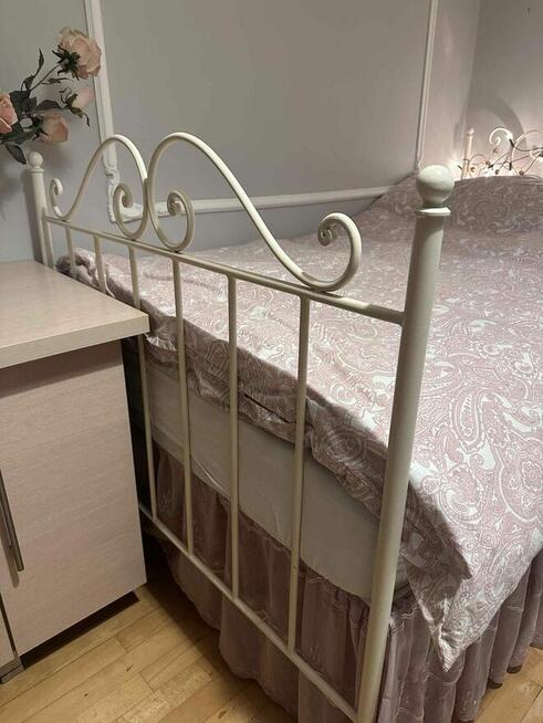 Łóżko piękne młodzieżowe z materacem