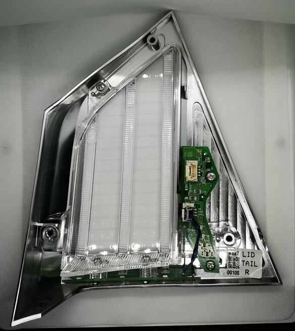 Wkład lampy LED prawy tył klapa Vitara III Lift 35701-86R00