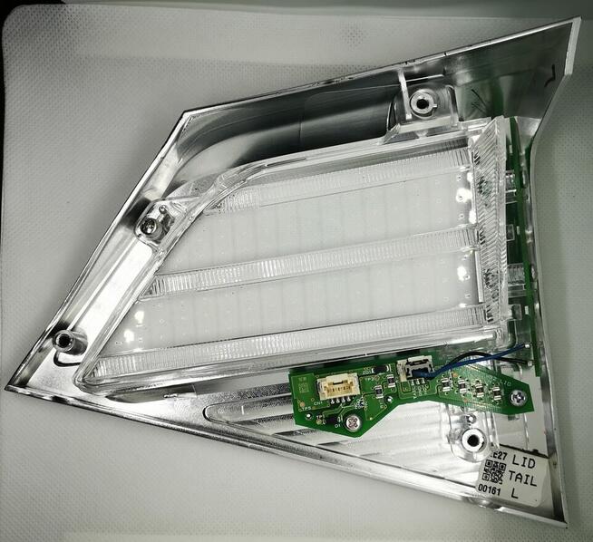 Wkład lampy LED lewy tył klapa Vitara III Lift 35702-86R00