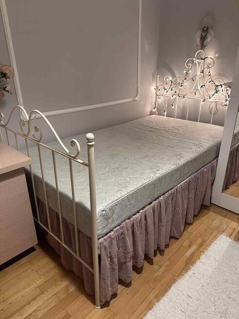 Łóżko piękne młodzieżowe z materacem