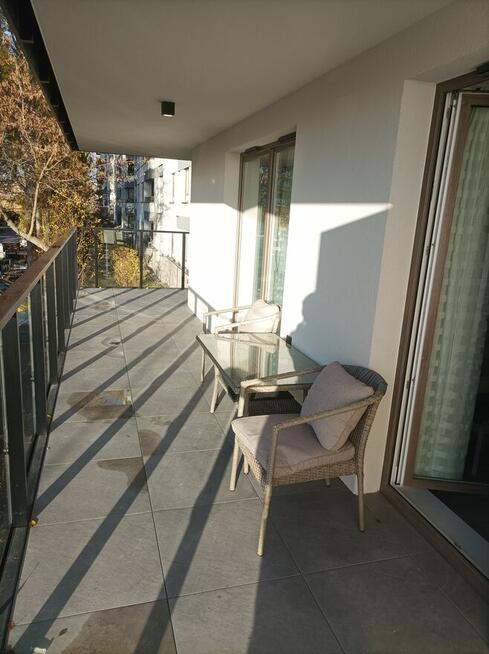 ekstra 2 pok. 42m2 balkon 17 m2 , nowe garaż