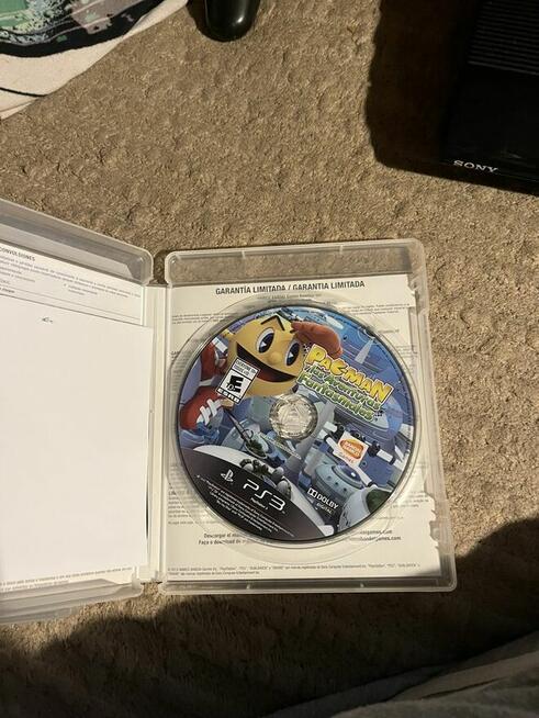 PlayStation 3 wraz z padem i grami