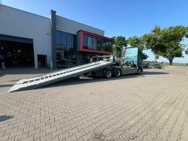 Autolaweta pomoc drogowa transport holowanie holownik tir