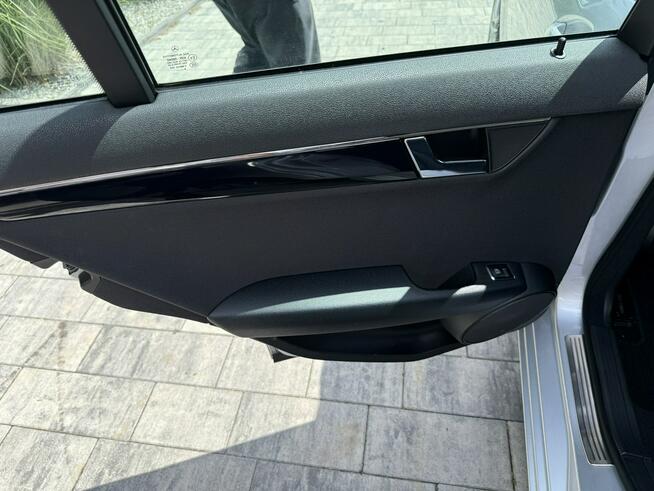 Mercedes C 180 Bardzo zadbana - 100% oryginalny przebieg