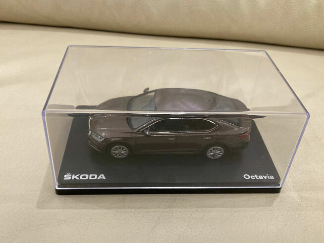 SKODA ENYAQ IV 100% Electric 1:43