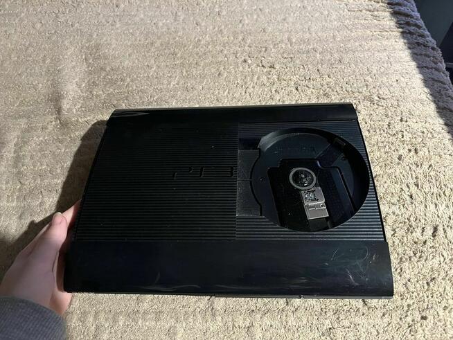 PlayStation 3 wraz z padem i grami