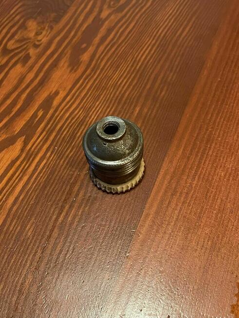 Stara stalowa przedwojenna oprawka z porcelanką żarówki E27