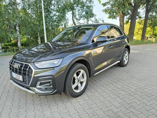 Na sprzedaż Audi Q5 z 2023 roku bogata wersja wyposażenia.