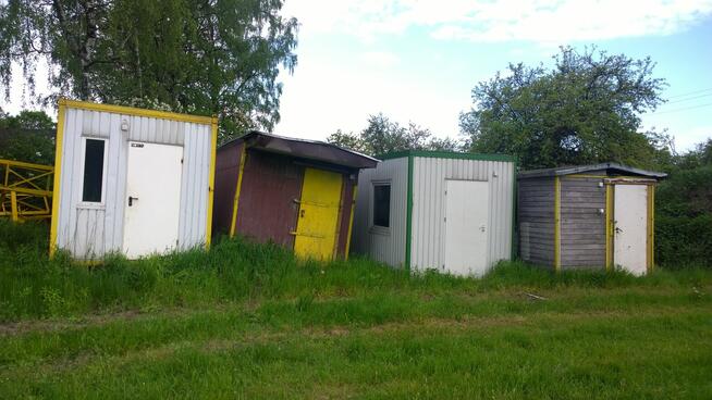 Kontenery budowlane w dobrym stanie