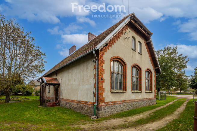 Dom w Międzylesiu, enklawa w sercu wsi k. Wągrowca