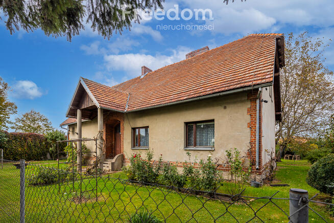 Dom w Międzylesiu, enklawa w sercu wsi k. Wągrowca