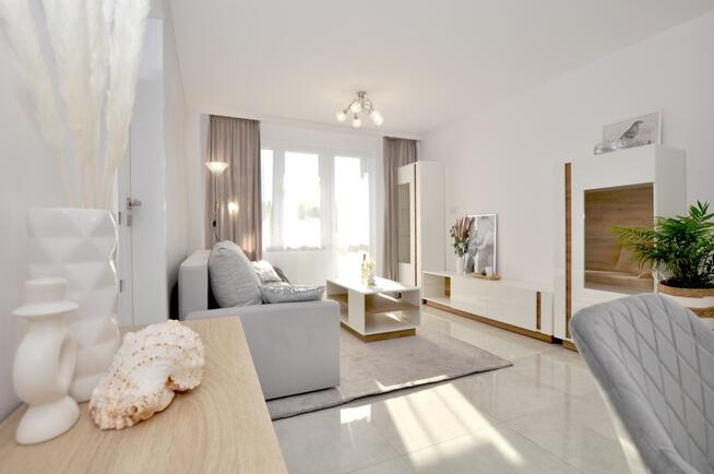 Apartament | 1 Piętro | Prywatny Parking | Balkon