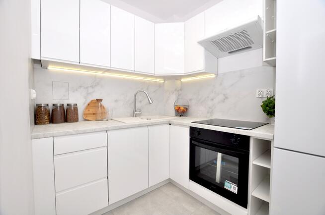 Apartament | 1 Piętro | Prywatny Parking | Balkon